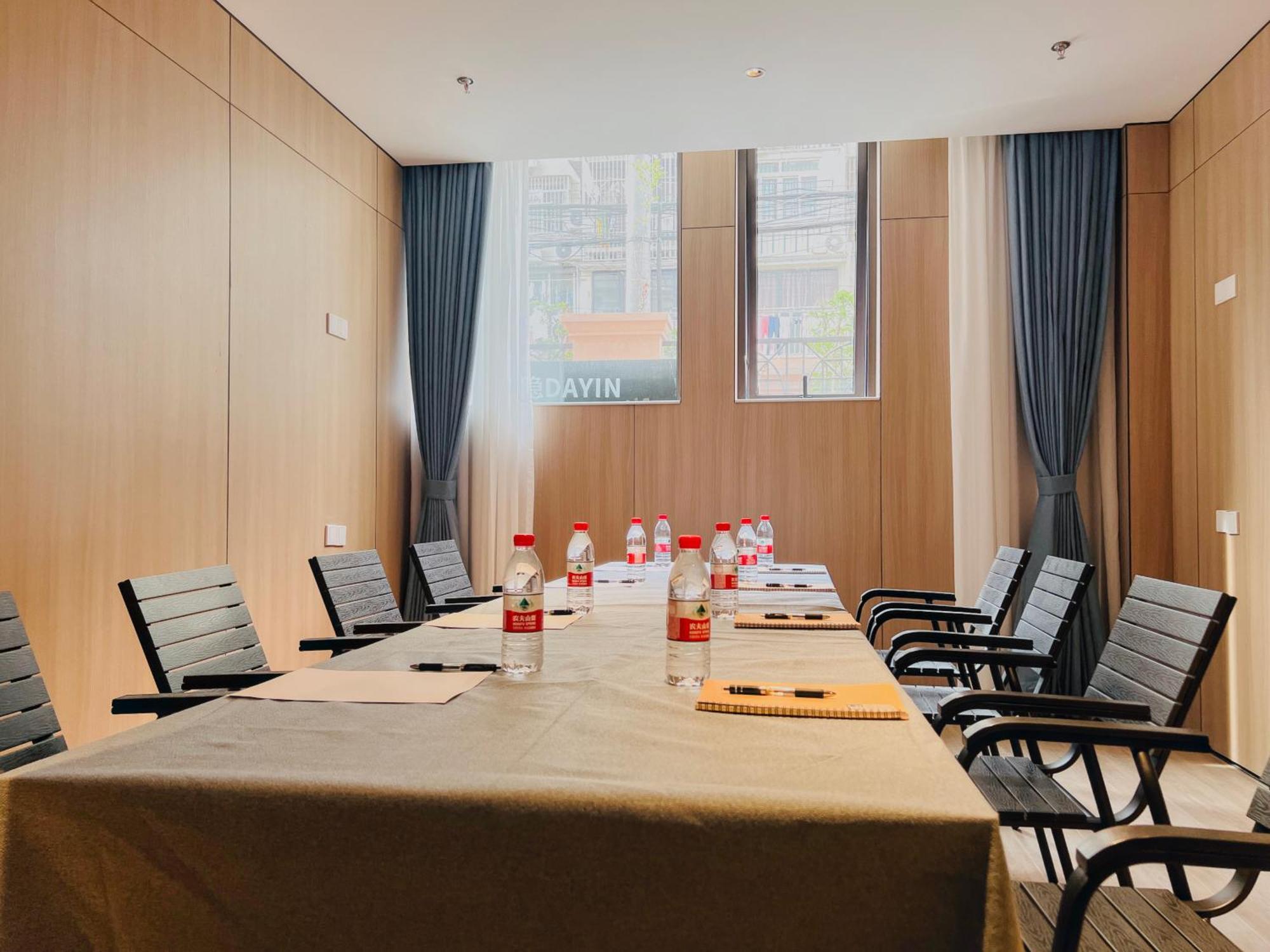 Dayin Garden Hotel -Near People'S Square & Nanjing Road-Large Social Area -Bar -Cafe -Gym -Free Laundry Luggage Storage -24H Front Desk-English Service Şanghay Dış mekan fotoğraf